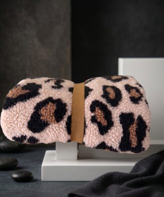 Hundedecke, Hundedecke Leo, Leo Look, Hundedecke Outdoor, Hundedecke für Unterwegs, Paws of Alice, Hundedecke weich Signature Kollektion 01